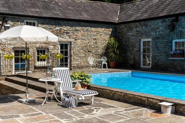 Ardnavaha House Poolside Cottages - see site, 예약 휴가용 주택 Clonakilty County Cork