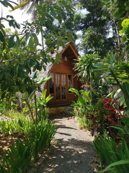 Coconut Tree Cottages, 예약 호텔 Batukaras West Java