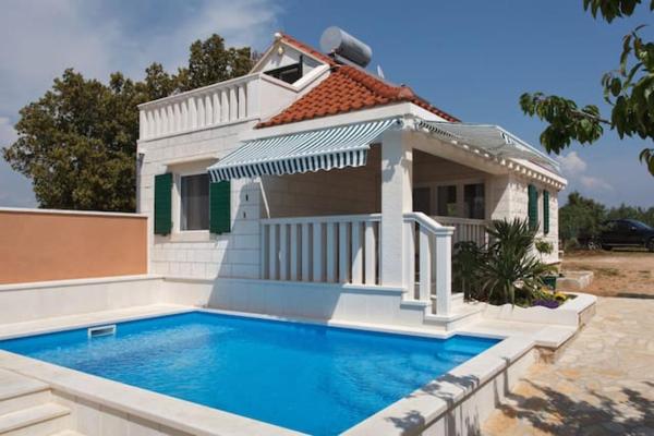 Charming Villa in Pučišća + Pool, 예약 빌라 Pucisca Brac