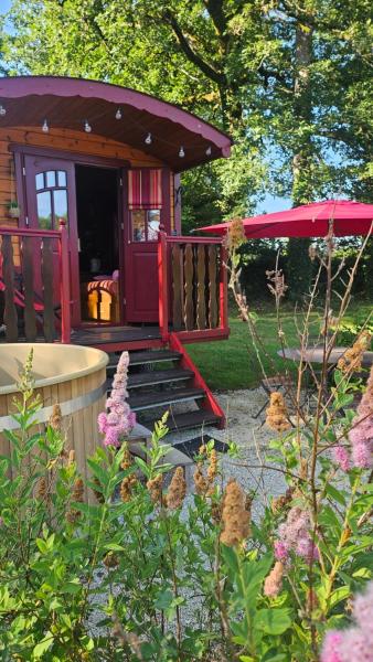 Les Roulottes du Petit Gouffre de Padirac, 예약 게스트하우스 Padirac Lot