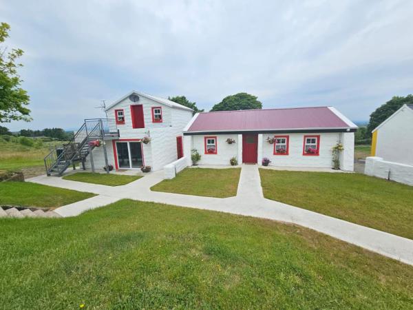 Tiernan's Luxury Accommodation, 예약 휴가용 주택 Charlestown Mayo