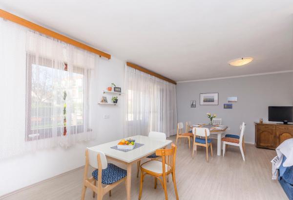 Apartments and Rooms Antee