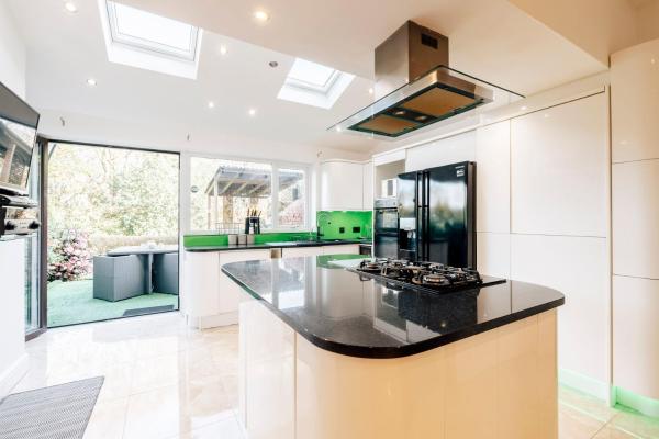 Luxury Unique Townhouse with Hottub & Pizza Oven, 예약 빌라 볼턴 Greater Manchester