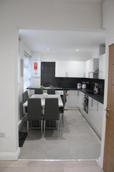 Beautiful, Spacious, Old Trafford home, 예약 휴가용 주택 Trafford Merseyside