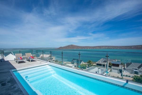 THE VIEW LANGEBAAN LAGOON VILLA WITH HEATED POOL and SOLAR ENERGY, 예약 빌라 Langebaan Western Cape