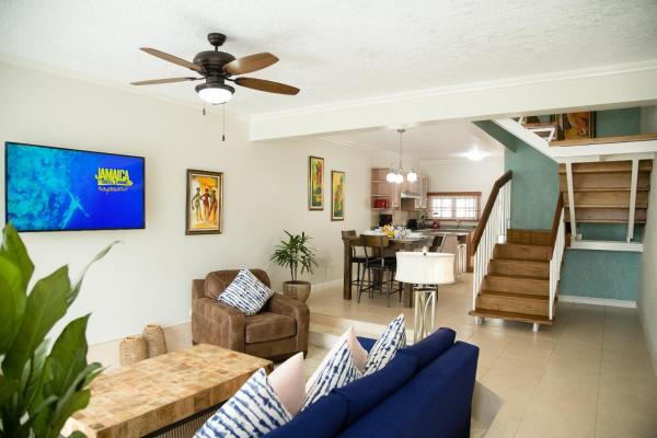 Choose To Be Happy at Surbiton Square - Two Bedroom Townhouse, 예약 빌라 킹스턴 자메이카