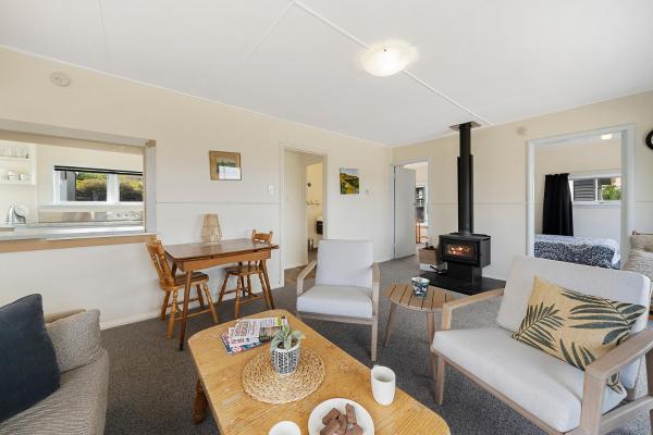 The Green Trout - Paraparaumu Beach Holiday Home, 예약 휴가용 주택 Paraparaumu Beach Kapiti Coast