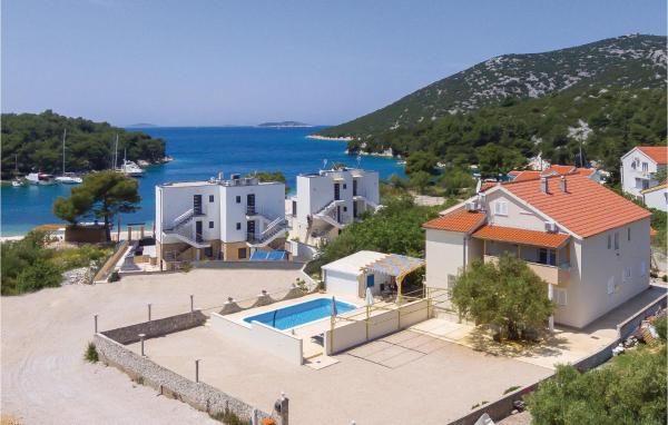 9 Bedroom Nice Home In Tribunj, 예약 휴가용 주택 Tribunj Sibenik-Knin County