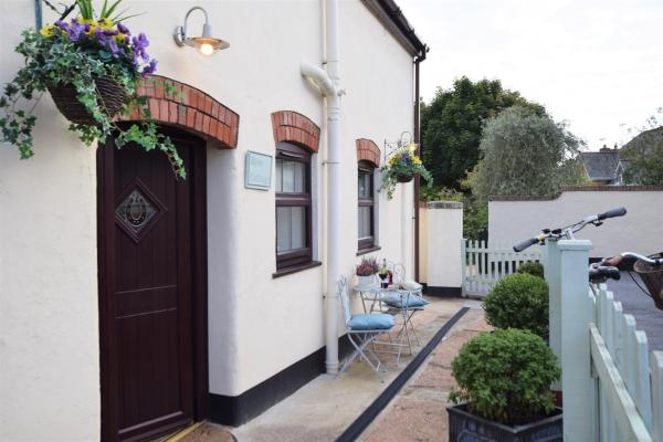 Byre Cottage, Lympstone - near Exmouth and Exeter, 예약 휴가용 주택 Merseyside 수영장 있는 호텔, 수영장