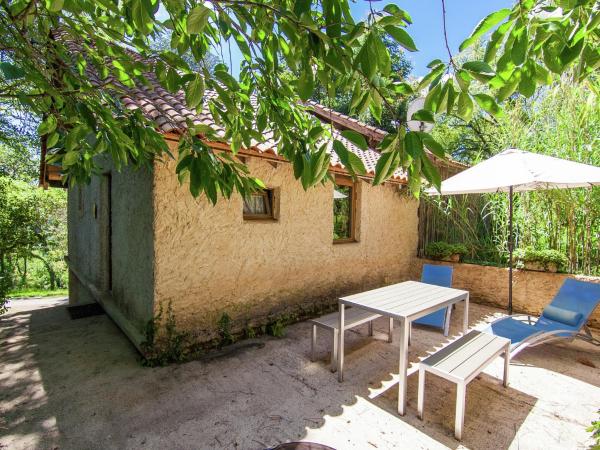 Cottage in Bourgnac with Whirlpool, 예약 휴가용 주택 부흐냑 White Perigord