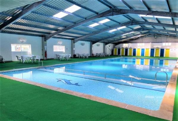 200 Breakaway Chalet, 예약 샬레 Merseyside 수영장 있는 호텔, 수영장
