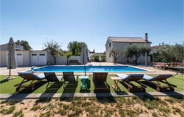 6 Bedroom Nice Home In Murvica, 예약 휴가용 주택 Murvica Zadar County