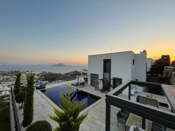 Villa Aylinda with private heated Pool, 예약 빌라 보드룸 