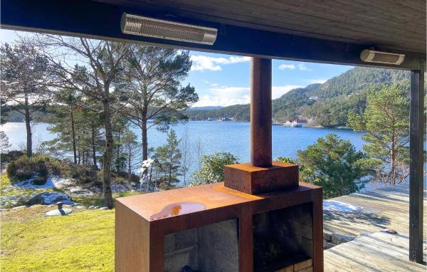 Amazing Home In Mosterhamn, 예약 휴가용 주택 Mosterhamn Vestland