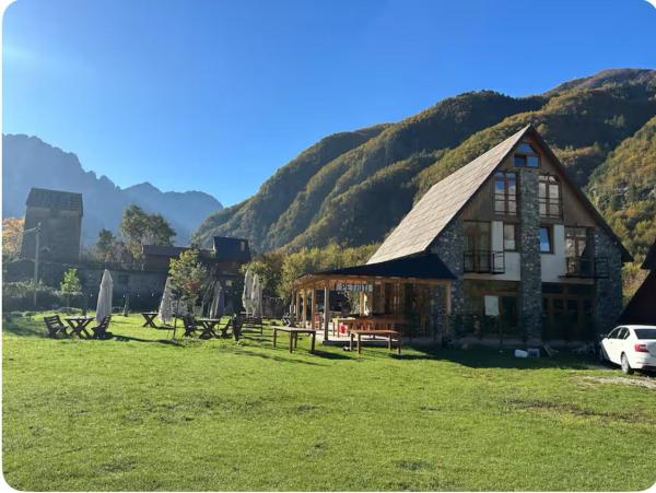 Petriti hotel  theth, 예약 호텔 Shkoder County 수영장 있는 호텔, 수영장
