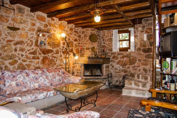 Stone House - Medieval Greek Village, 예약  Avgonyma 히오스