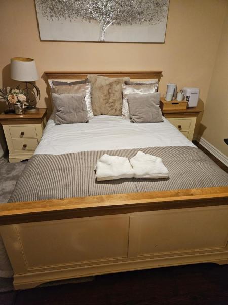 Elite Room at New Forest Village, 예약  Robin Hood West Yorkshire