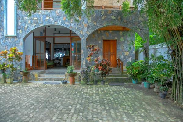 Surf Sea Breeze, 예약 호텔 Matara Matara District, Whale Watching Mirissa 근처