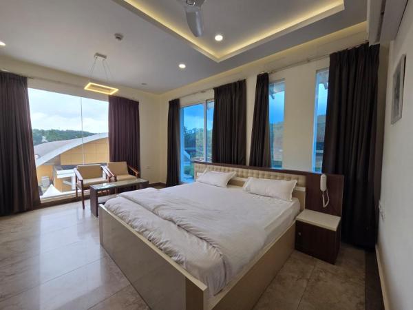 PetRose Business Hotel, 예약  Kadayirippu 