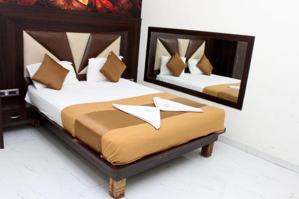 Hotel Aayan Lodging & Boarding, 예약  Kirnāpur 