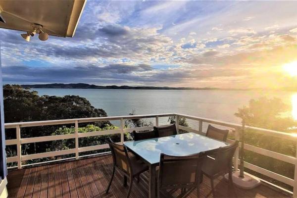 Beachfront bach w beautiful sunsets, pizza oven, handy to town, 예약  Tamaterau Northland