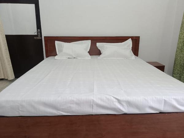 Shri Gayatri homestay, 예약  Ayodhya 