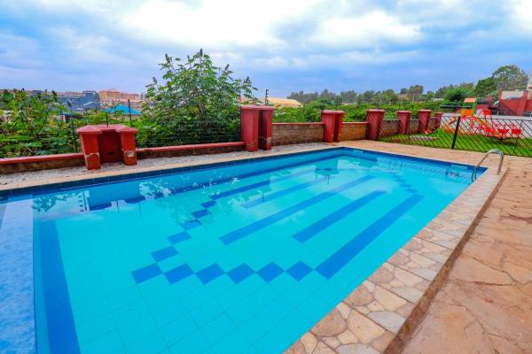 One bed airbnb with pool by Omuts, 예약  Central 수영장이 있는 호텔, 수영장
