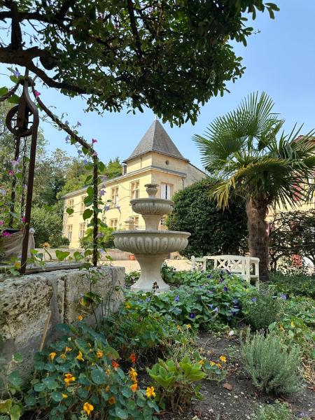 Chateau La Croix De Millorit, 예약  La Reuille 리무진
