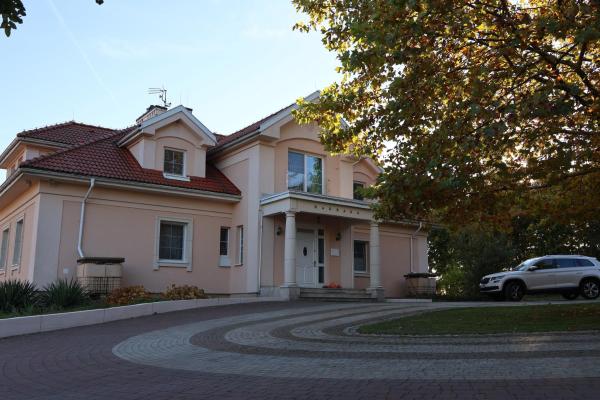 Rezydencja Pod Platanem, 예약 농장 체험 숙박 Smardzowice 말로폴스키