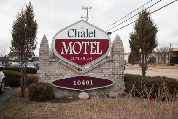 The Chalet Motel, 예약 샬레 Mequon 위스콘신