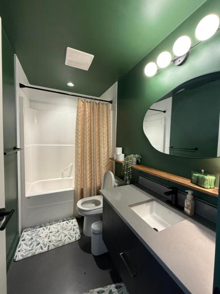 Stylish Condo, Riverview, Downtown East Village, Mins to Stampede, Saddledome, 예약  캘거리 Calgary Region