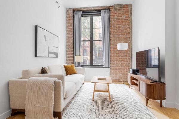 Blueground Ukrainian Village view nr Tompkins Square Park NYC-2072, 예약  로워 이스트 사이드 뉴욕