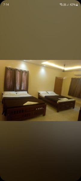 Sri Kumaran Lodge & Hall, 예약  Tiruchendur 