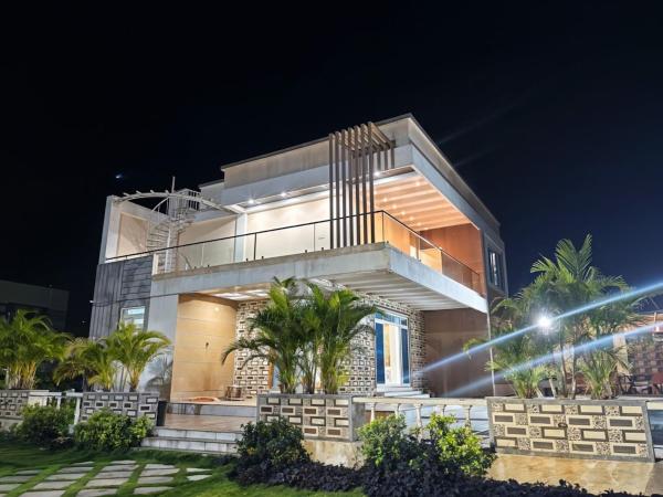 Silver Nest Farms 3BR Villa with Pool by Homeyhuts, 예약  하이데라바드 