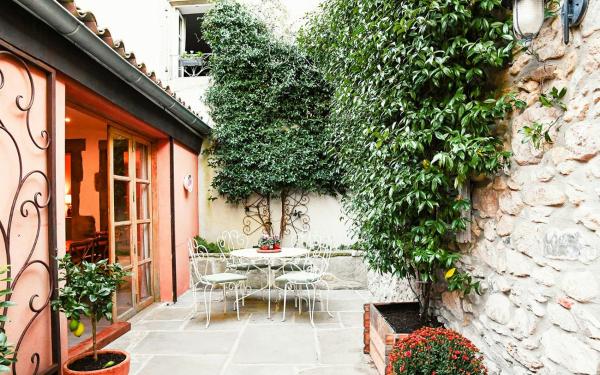 Charming Riverside House In Medieval Village, 예약  Villeneuve-Minervois Aude