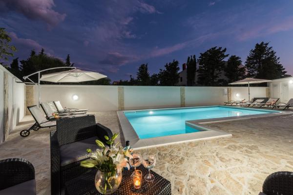 Villa Star 3 luxury apartment with a pool, 예약 아파트 Novalya Zadar County