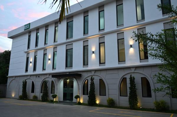 RS1 Hotel--Near Wattay International Airport, 예약  Ban Pho Touane 루앙프라방