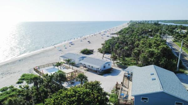 Seafarer Beach Resort - Ocean View with a Pool on the Beach, 예약  엥글우드 플로리다