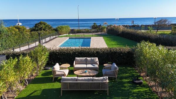 Villa Saphir - Sea view, beach access and pool, 예약  셍뜨막씸므 Mimosa Road