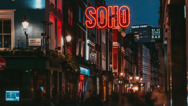 SOS House - Piccadilly Circus London, 예약 게스트하우스 Merseyside 수영장 있는 호텔, 수영장