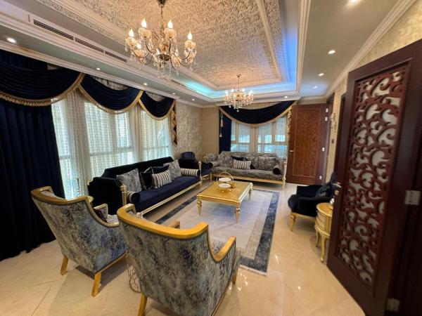 Luxury Royal Villa with 7 Master Suites, 예약  Ajman 아랍에미리트