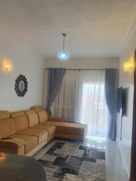 Two Bedrooms Apartment, located between kajjansi and kitende, with one bathroom, a living room, fully furnished kitchen, patio, free wifi, free parking space, 예약 아파트 Kajansi Busiiro