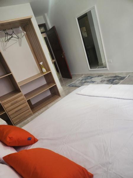 CARLPTERS Apartment, 예약 아파트 Meru 주차장이 있는 호텔, 주차장
